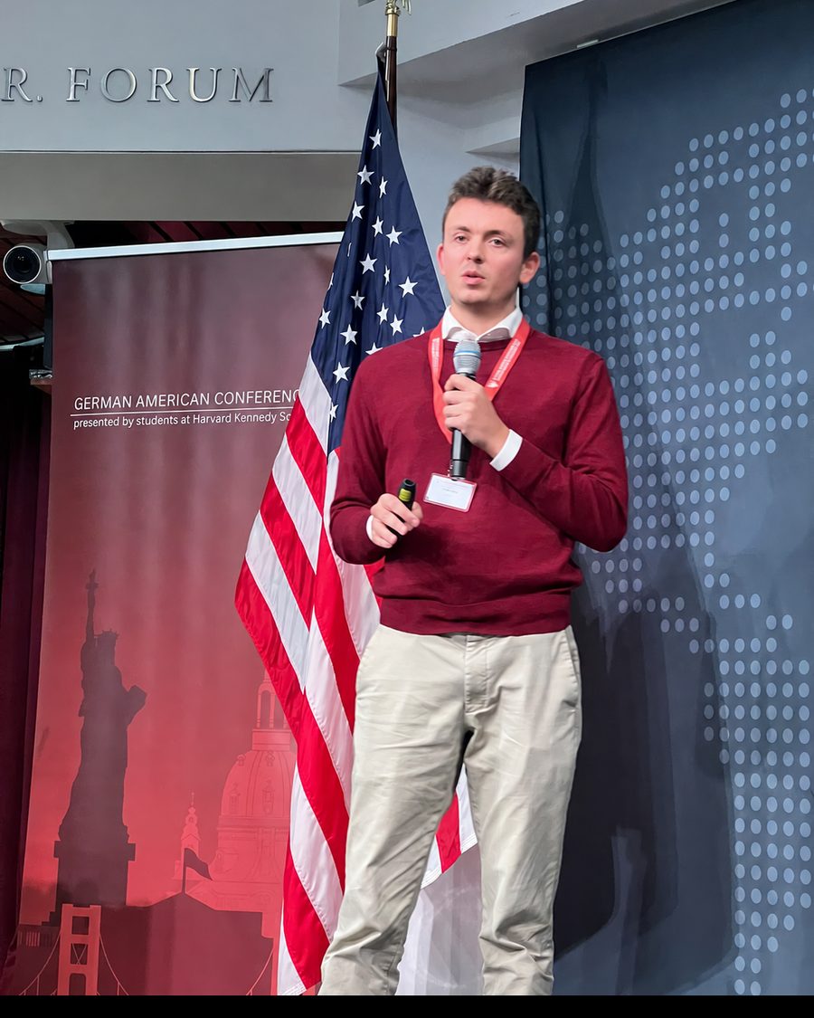 Lukas Voss giving a talk on stage at the German American Conference at Harvard Kennedy School